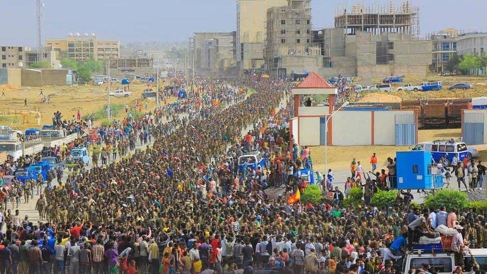 Captured Ethiopian soldiers are paraded through the Tigrayan regional capital Mekelle