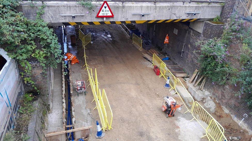 Botley Road roadworks under the bridge