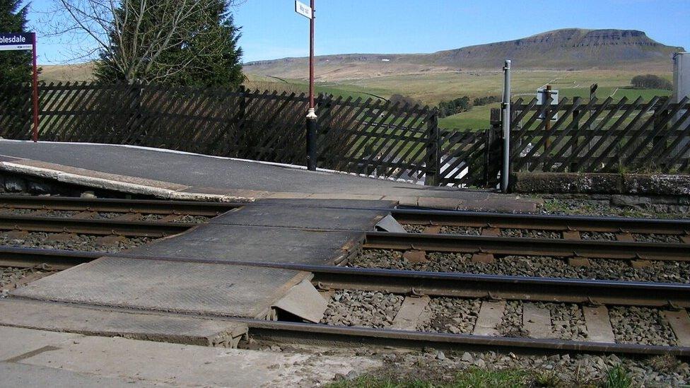 Crossing at Horton in Ribblesdale Station