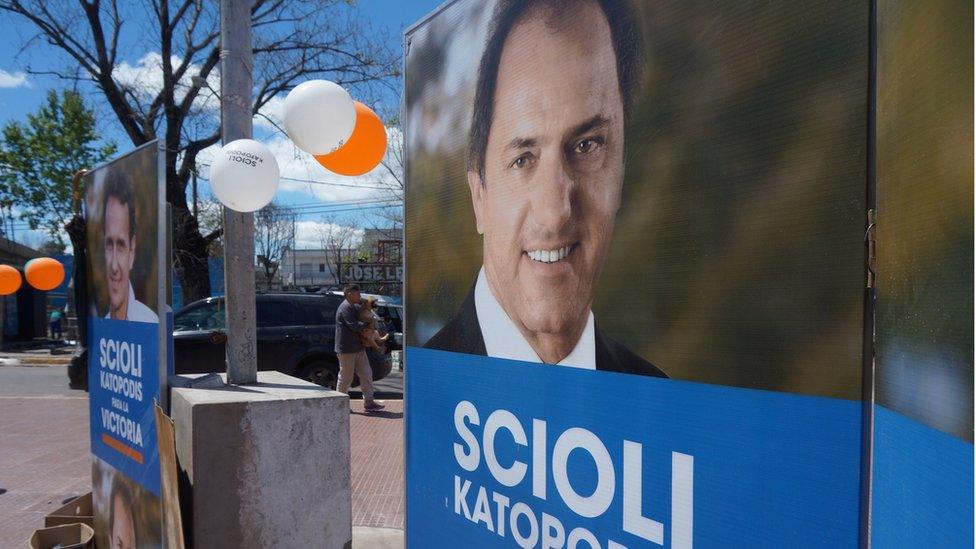 Daniel Scioli election posters