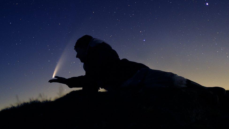 Comet-Neowise-appearing-to-be-caught.