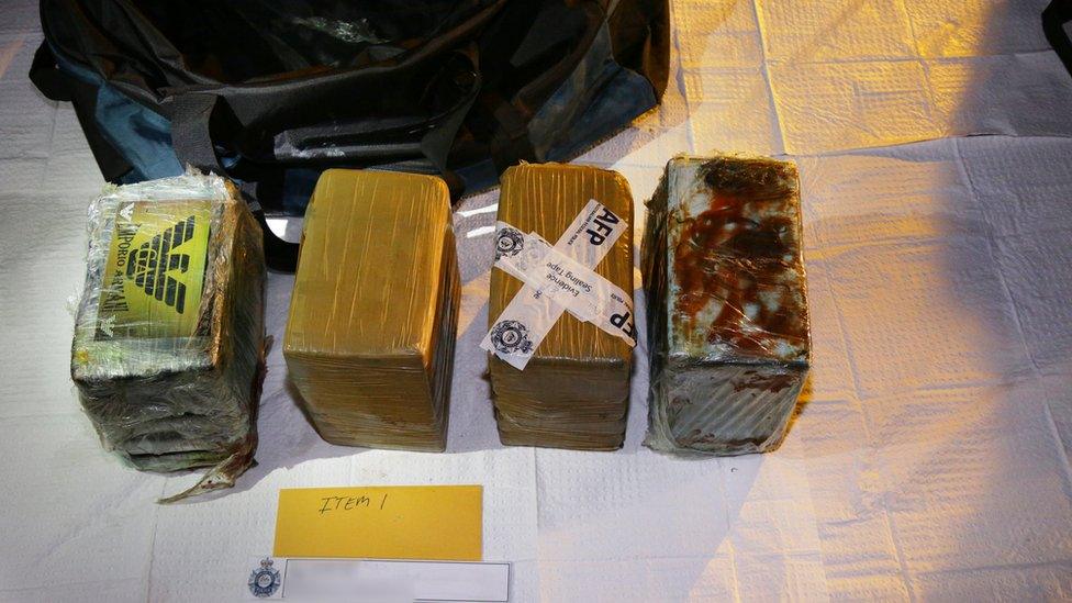 Australian police seized 500kg (1,100lb) of cocaine on Christmas Day