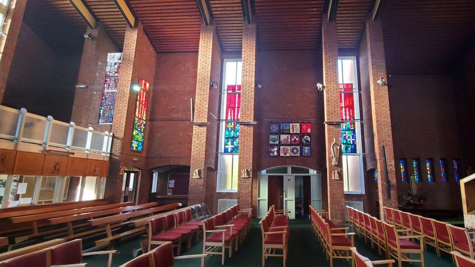 Stained glass windows in St David's Church, Mold