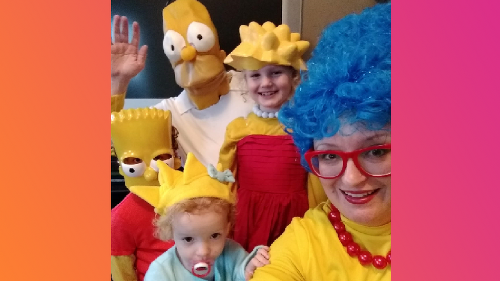 family-dressed-as-Simpsons.