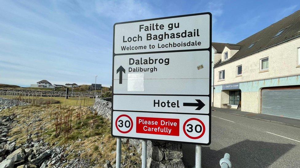 Uist signs