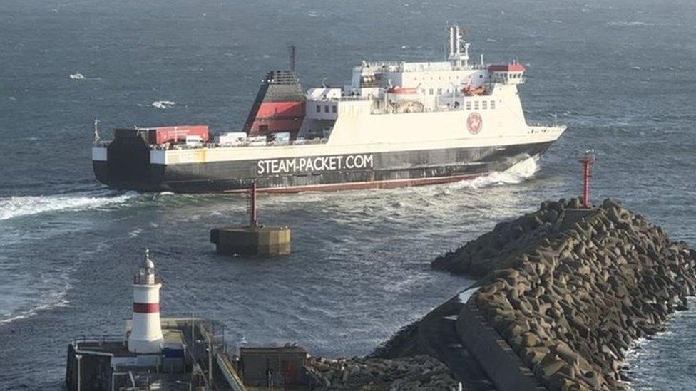 Ben-my-Chree leaving Douglas Harbour