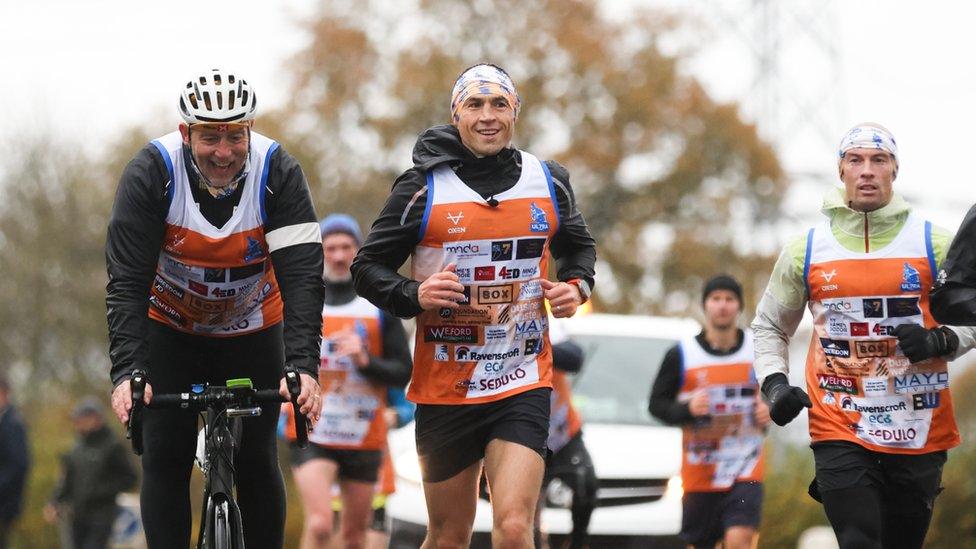 Kevin Sinfield running with his support team