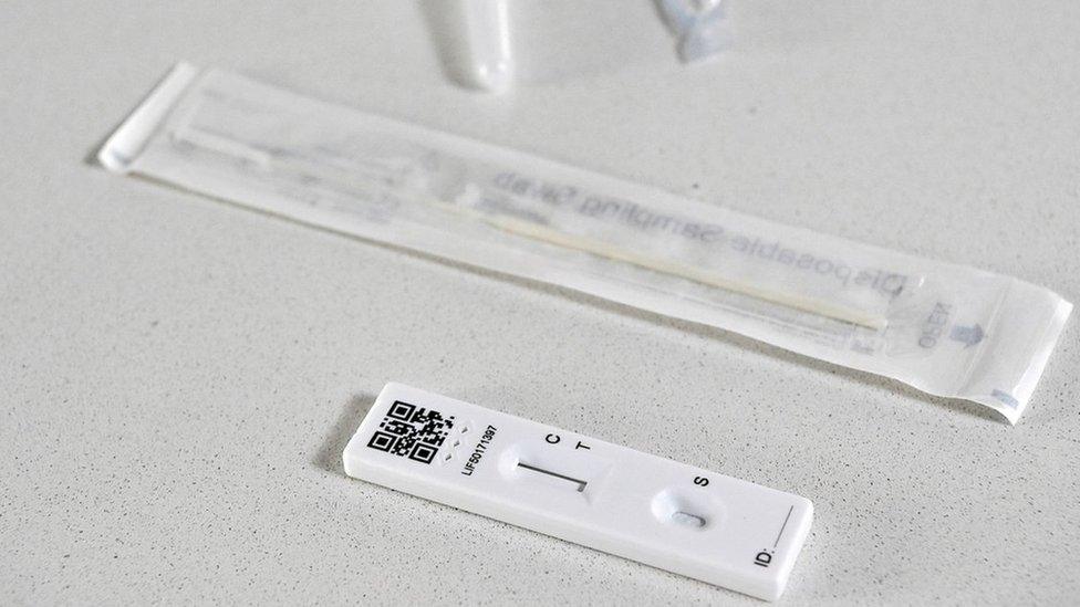 Lateral flow test kit of parts