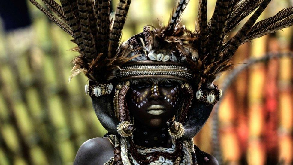 Performer from the Mangueira samba school parades during carnival celebrations at the Sambadrome in Rio de Janeiro, Brazil, Tuesday, 9 Feb 2016.