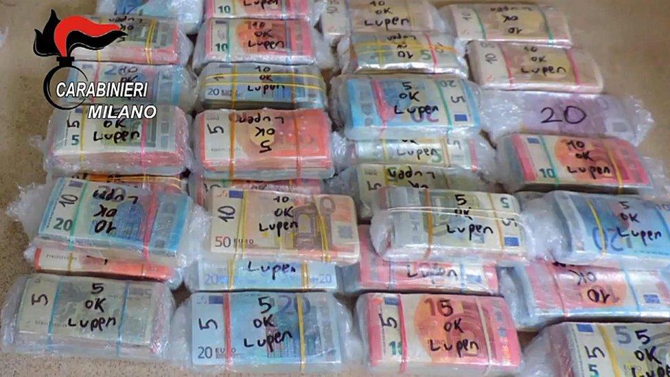 Part of the money and drug confiscated by Carabinieri in Milan