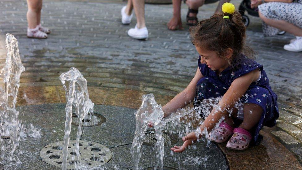 girl-playing-with-water.