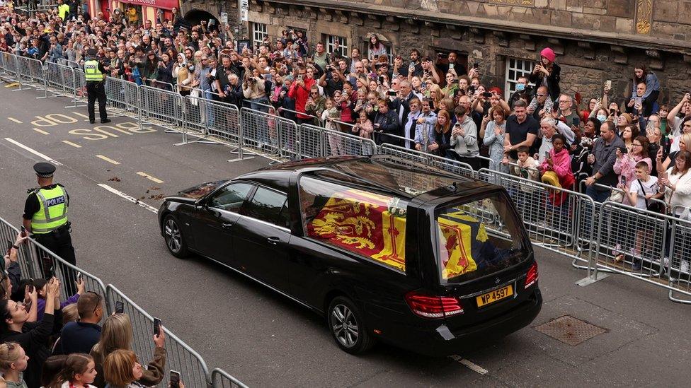 The Queen's cortege travels through Edinburgh city centre