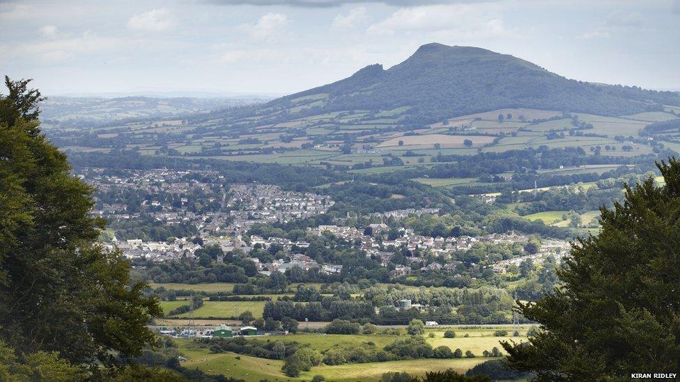 Y Fenni o fynydd y Blorens // View of Abergavenny from the Blorenge mountain