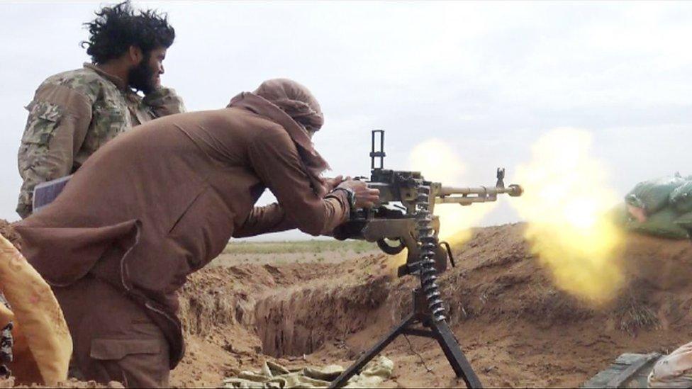 IS militants firing a machine gun at Iraqi forces in Fallujah