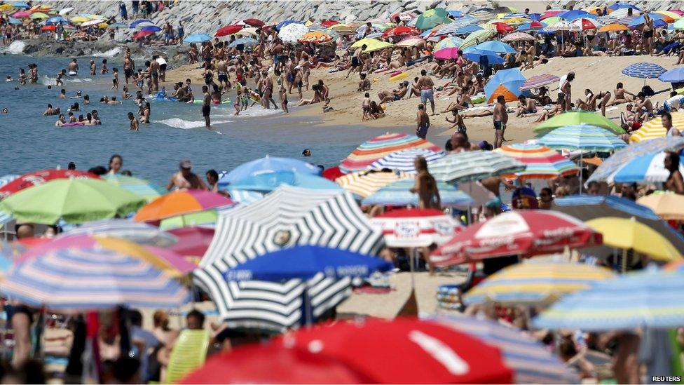 People cool off during the first heat wave of the summer at the Mediterranean Sea on El Masnou's beach, near Barcelona, Spain, 28 June 2015.