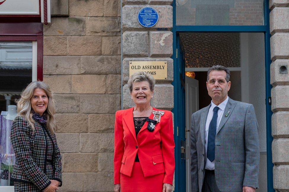 Beryl Anderson, Sue Snowdon and Sam Zair in front of plaque