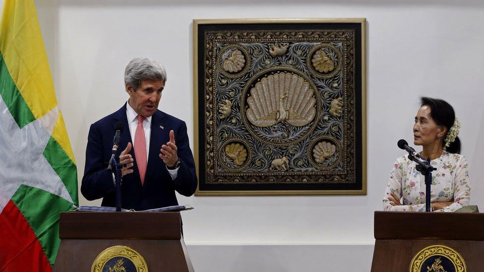 Myanmar Foreign Minister Aung San Suu Kyi (R) and US Secretary of State John Kerry (L) take part in a joint press conference following their meeting at the Ministry of Foreign Affairs in Myanmar"s capital Naypyidaw on 22 May 2016.