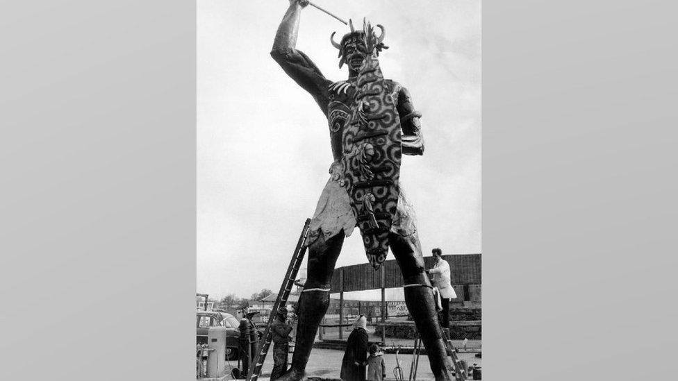 The statue being erected at the entrance to Coventry Zoo in 1970