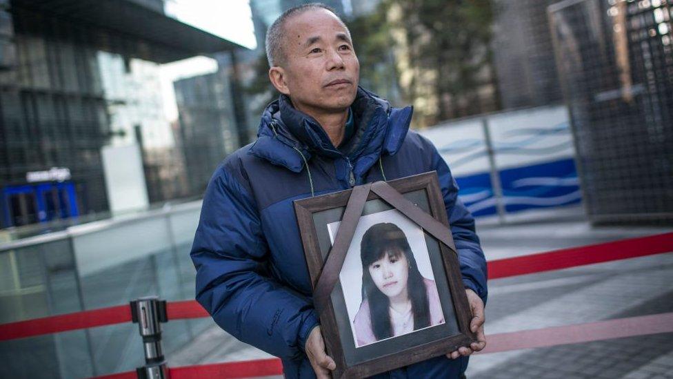 Hwang Yumi photo held by her father