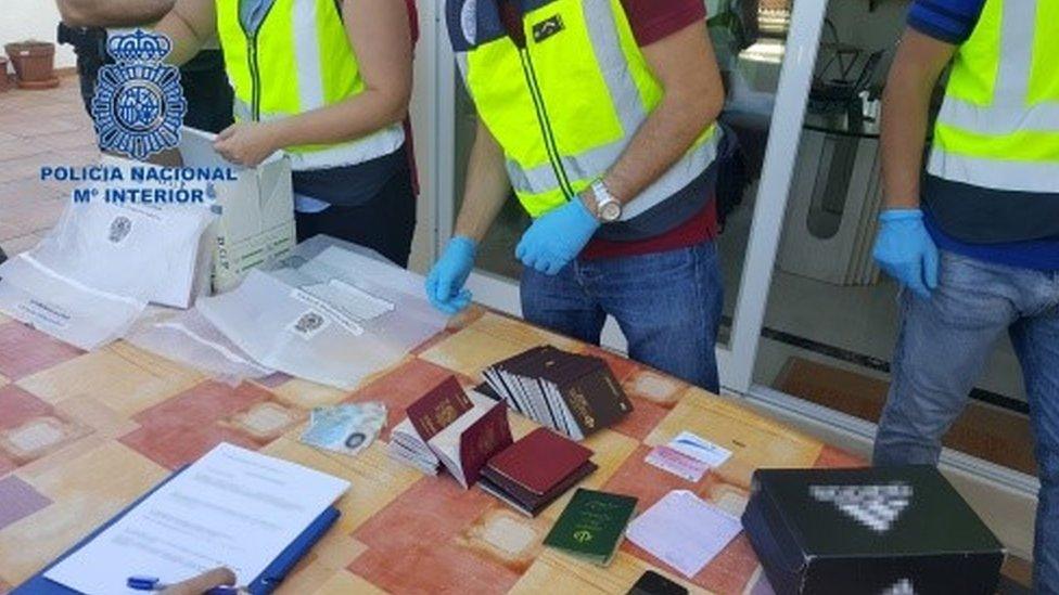 Spanish police with fake passports - 3 August 2017