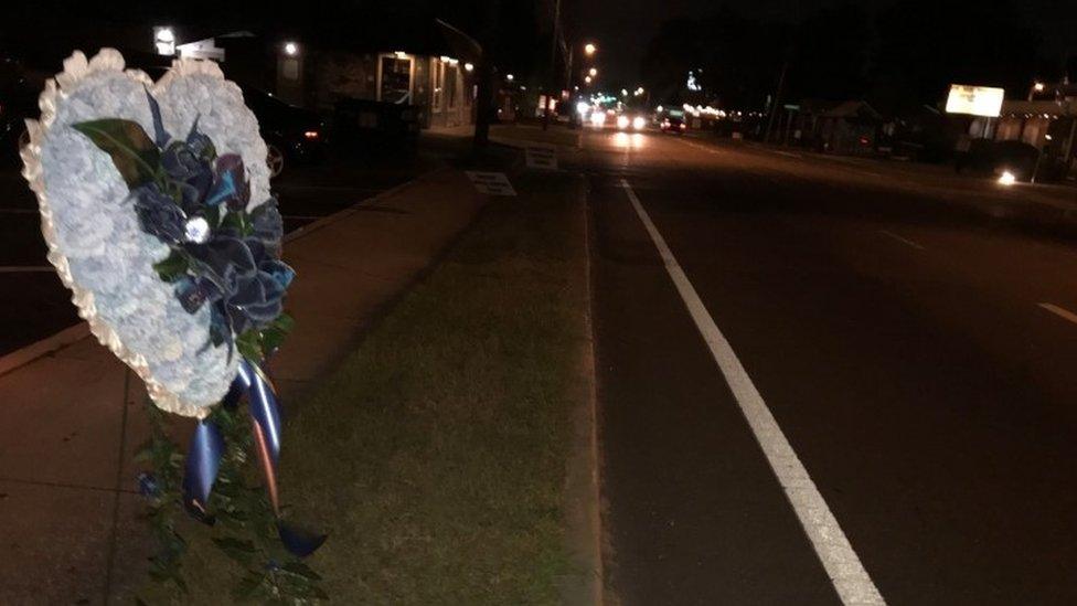 A makeshift memorial in Tampa, Florida (16 November 2017)