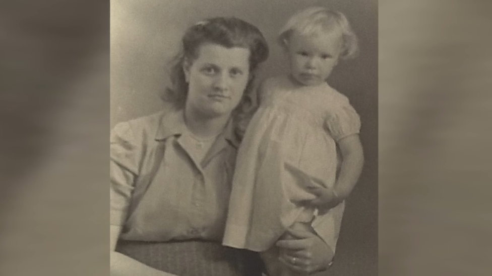 Pauline as a toddler with her mother Olive Le Brun