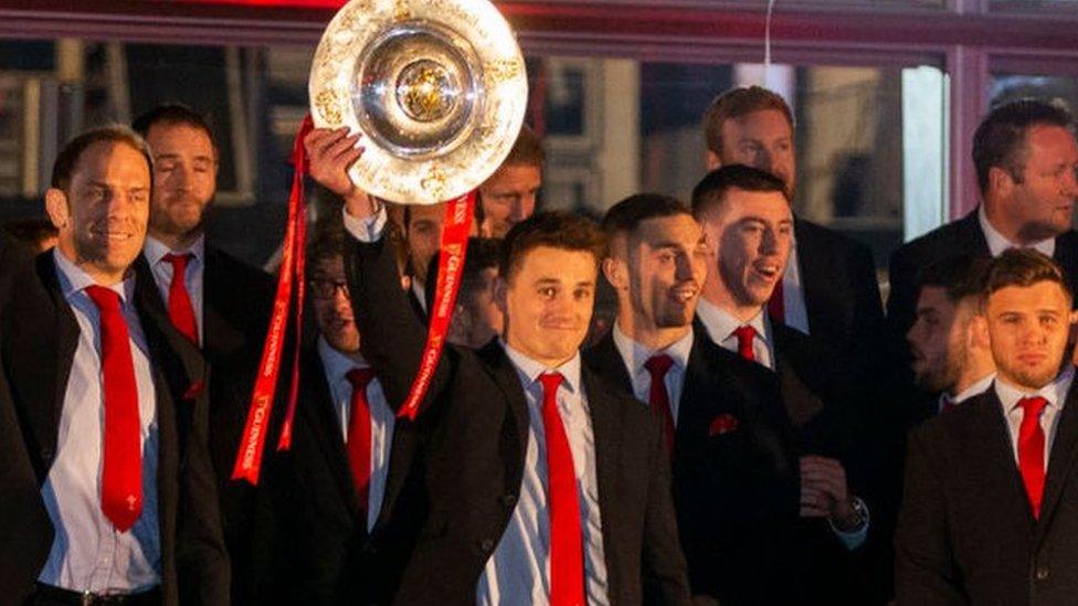 Jonathan Davies holding Triple Crown trophy