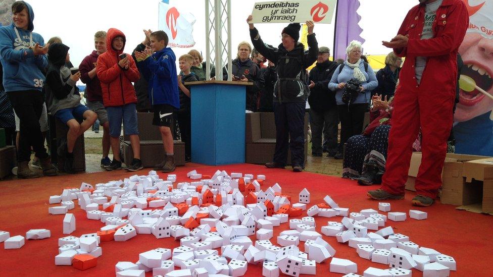 protest cymdeithas