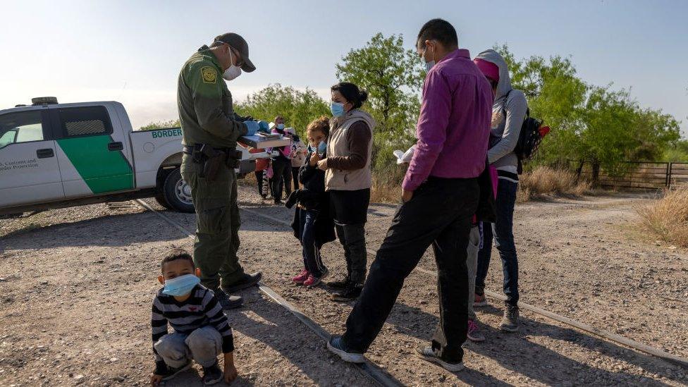 Nicaraguan migrants at border