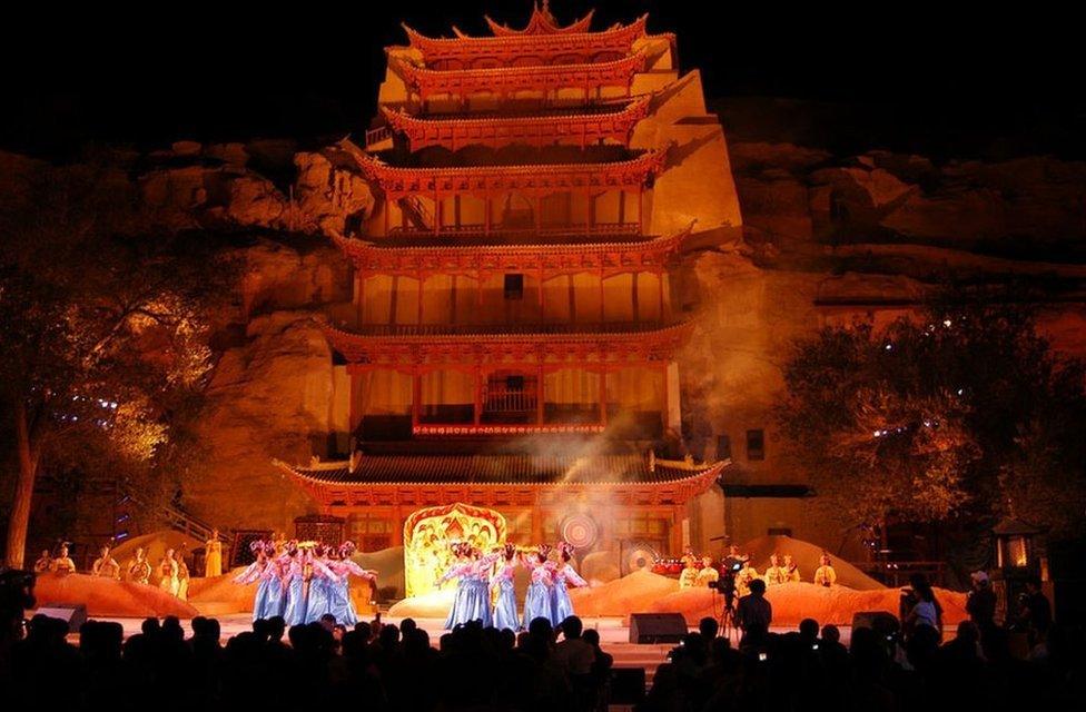 Mogao night show