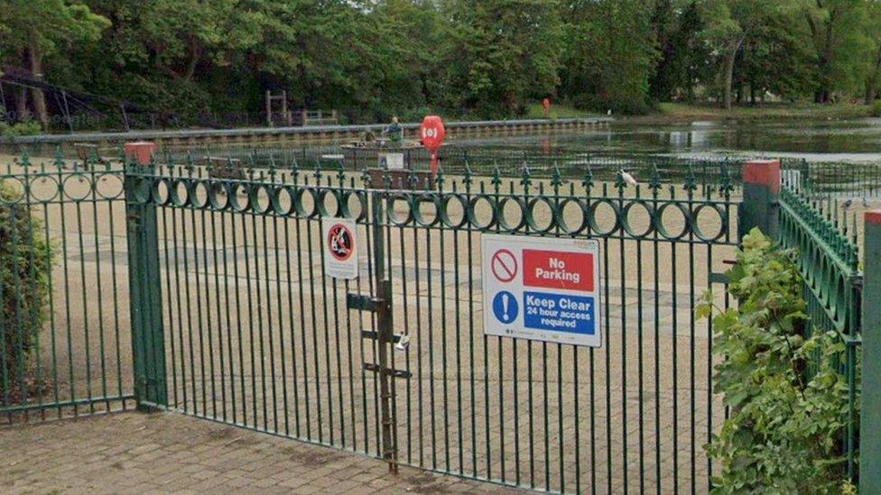 The lake at East Park, Hull