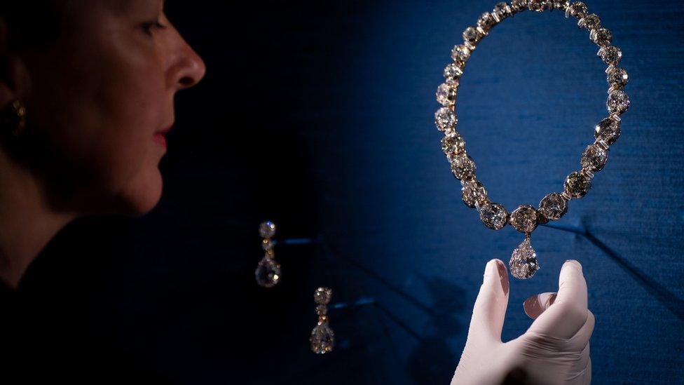the-queens-necklace-and-earrings