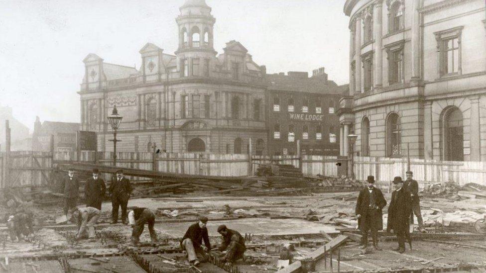 the river being covered over in 1904