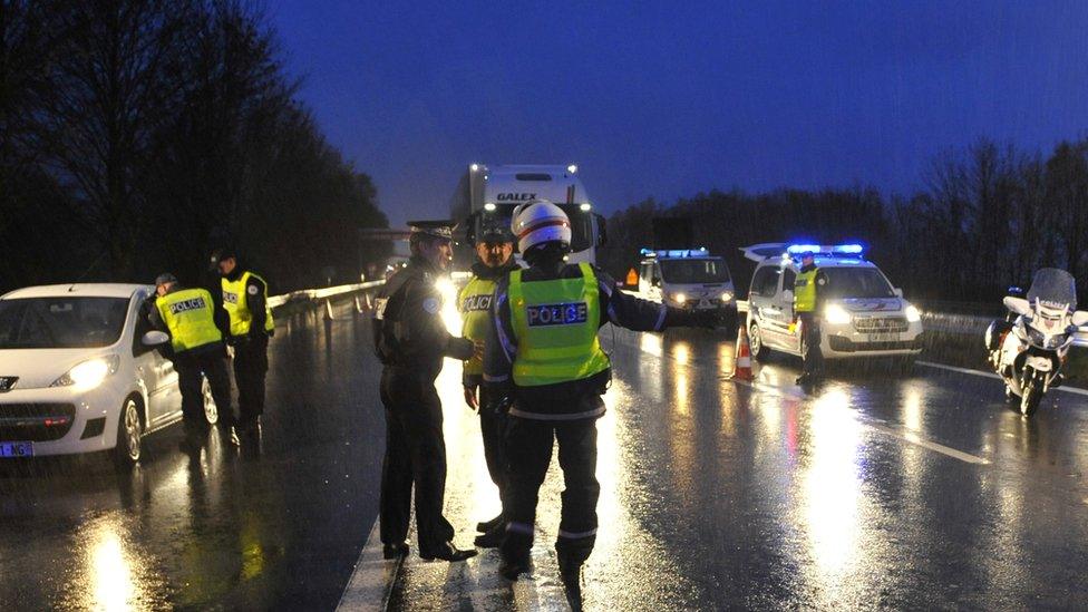 Police officers and border police control vehicles on the A31 motorway at the France-Luxembourg border, on 19 November 2015