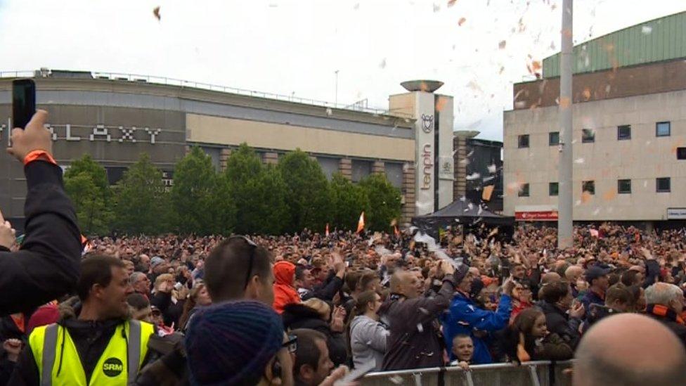 Luton Town crowd, St George's Square