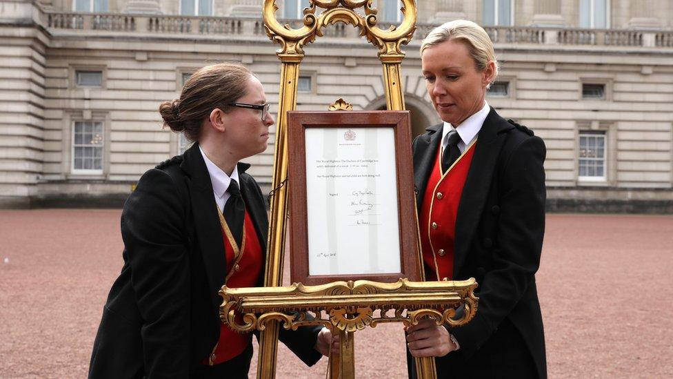 Notice being placed outside Buckingham Palace