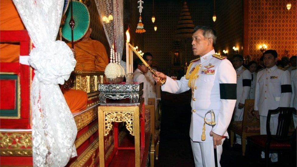 Thailand's Crown Prince takes part in ceremony after the death of King Bhumibol, 15 October 2016