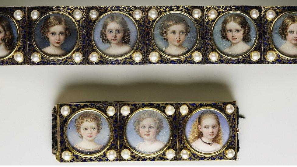 William Essex, Bracelet with miniatures of the royal children c 1845-50.