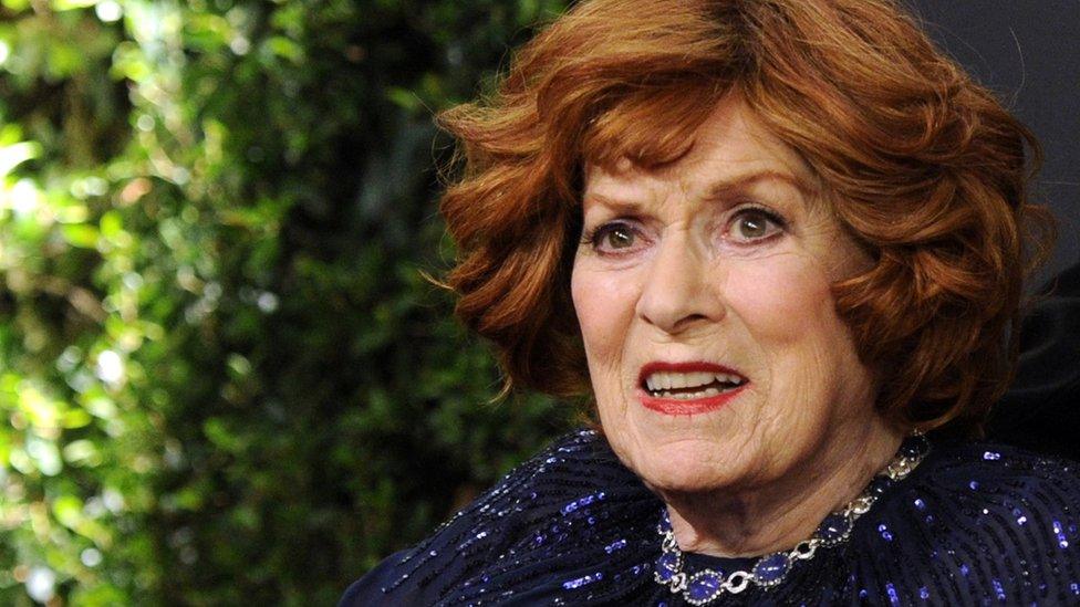 Maureen O'Hara, Hollywood actress, dies aged 95 - BBC News