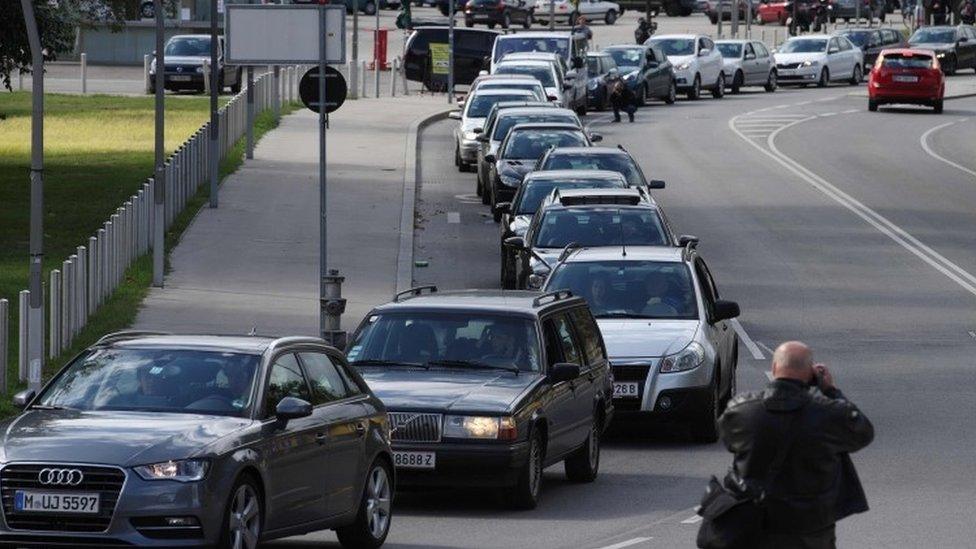 A convoy of about 140 cars leaves for Hungary from Vienna, to collect refugees to bring back to Austria.