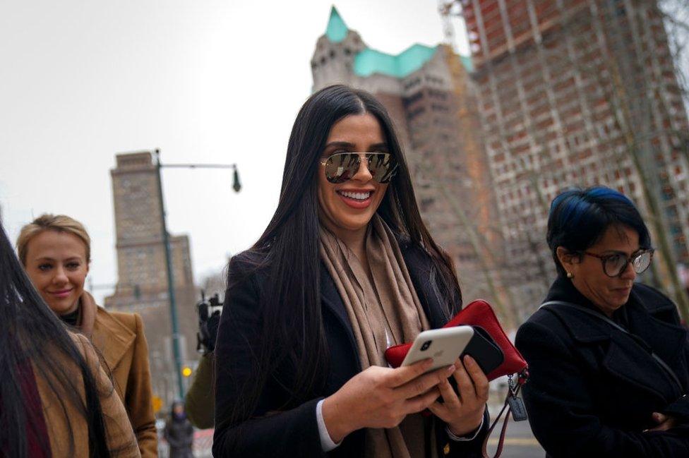 Guzmán's wife, Emma Coronel Aispuro, walking outside with colleagues