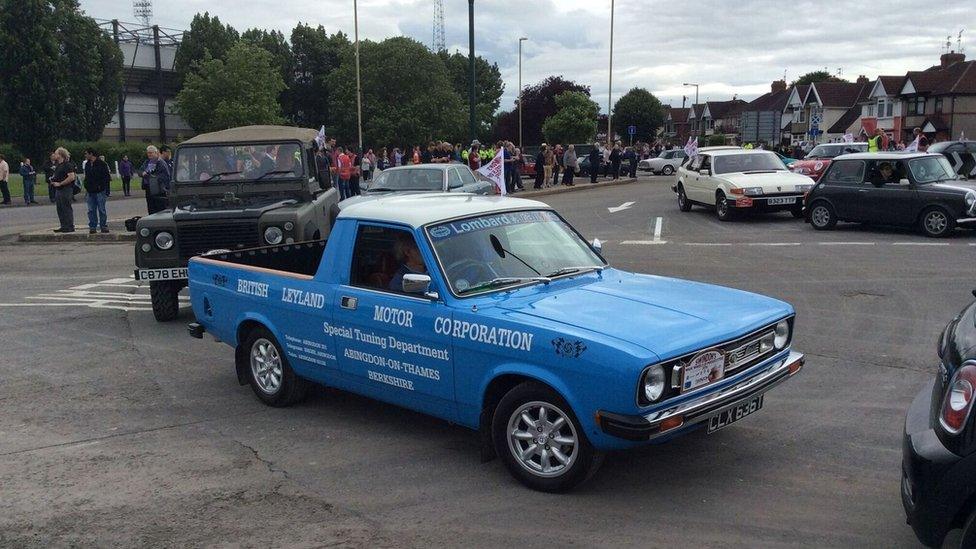 Car cavalcade in Swindon