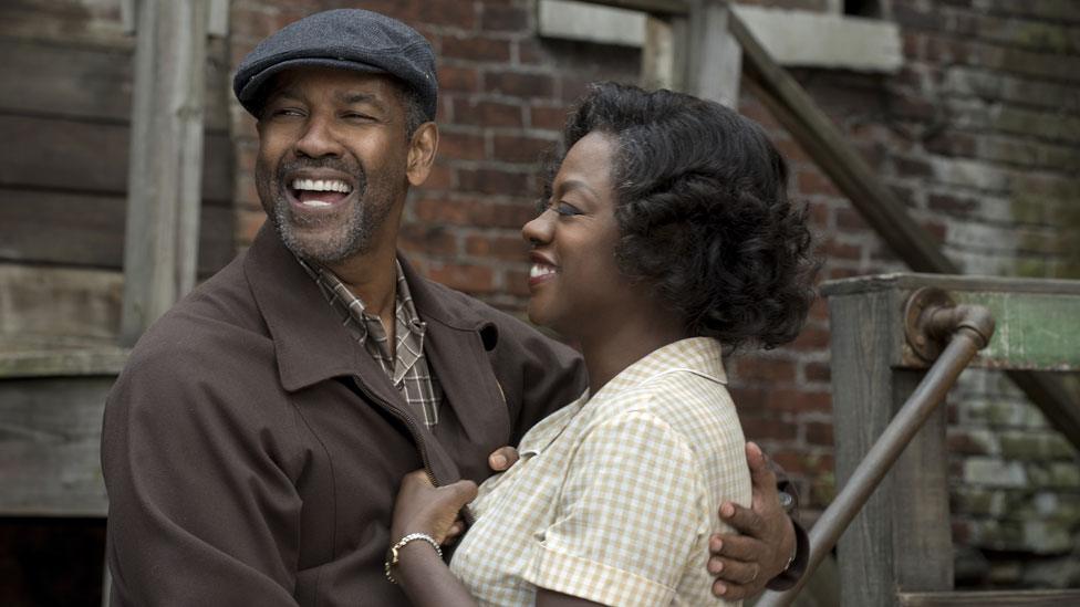 Denzel Washington and Viola Davis in Fences