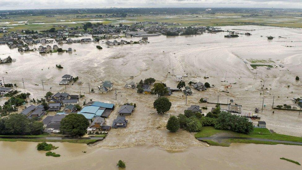 Japan floods: City of Joso hit by 'unprecedented' rain - BBC News