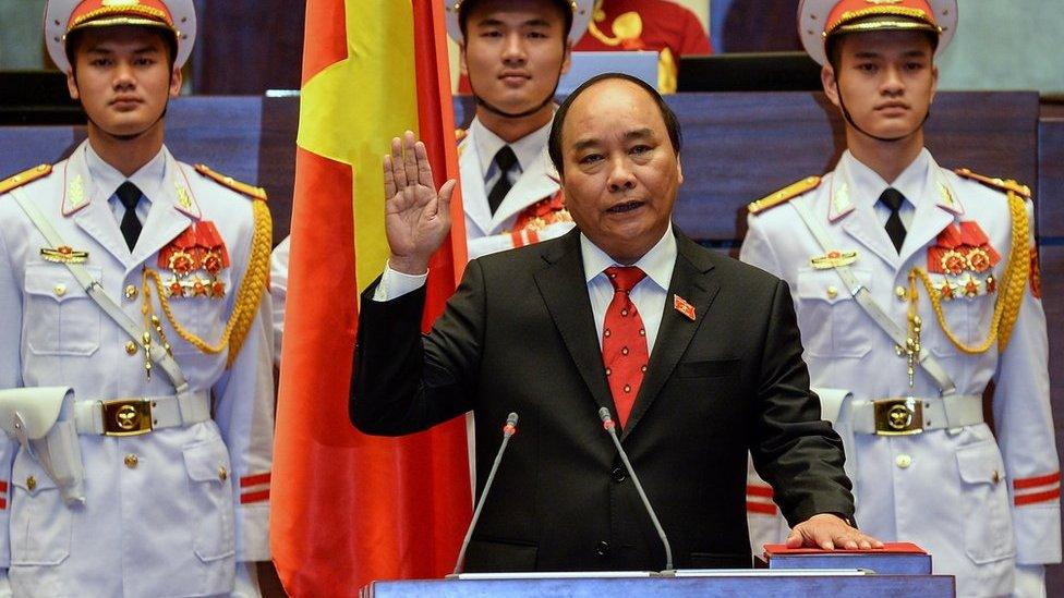 Newly elected Vietnamese Prime Minister Nguyen Xuan Phuc is sworn in during a ceremony at parliament house in Hanoi on 7 April 2016