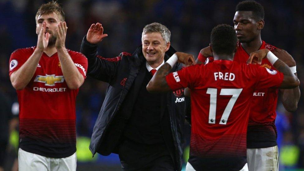 Ole Gunnar Solskjaer with Manchester United players.