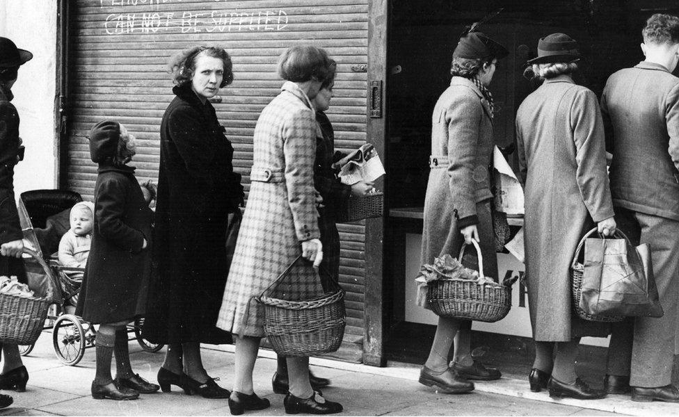 Shoppers queuing from 1943