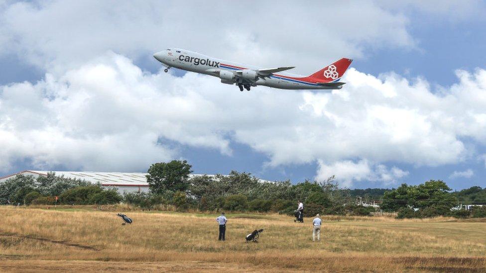 Cargo plane takes off from Prestwick