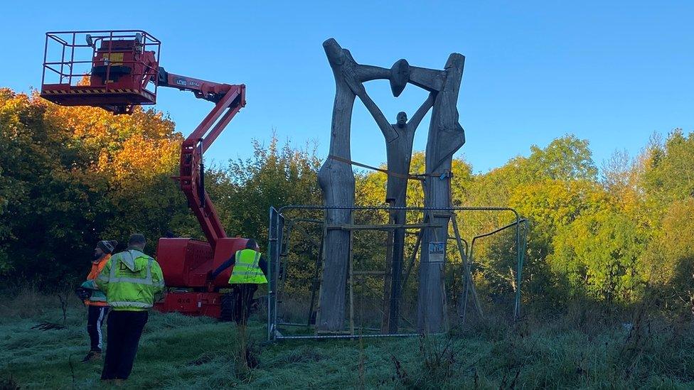 The Peterborough Arch being removed from its site