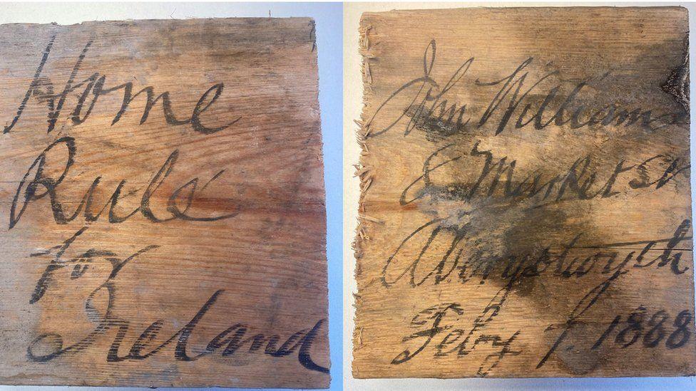 Darn pren gyda'r geiriau Home Rule for Ireland ar yn ochr a John Williams, 8 Market Street, Aberystwyth Feb 1888 ar y llall